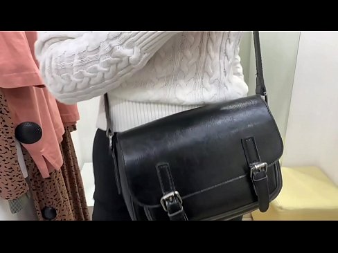 ❤️ Masturbasyona giştî ya keçika ciwan FeralBerry bi dilopek li jûreya fitarê Porno li me ku.hentai-id-tv.ru ❌