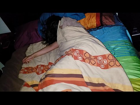 ❤️ Stepson dema ku di xew de ye, xatirê dayika xwe ya ciwan dike. Porno li me ku.hentai-id-tv.ru ❌